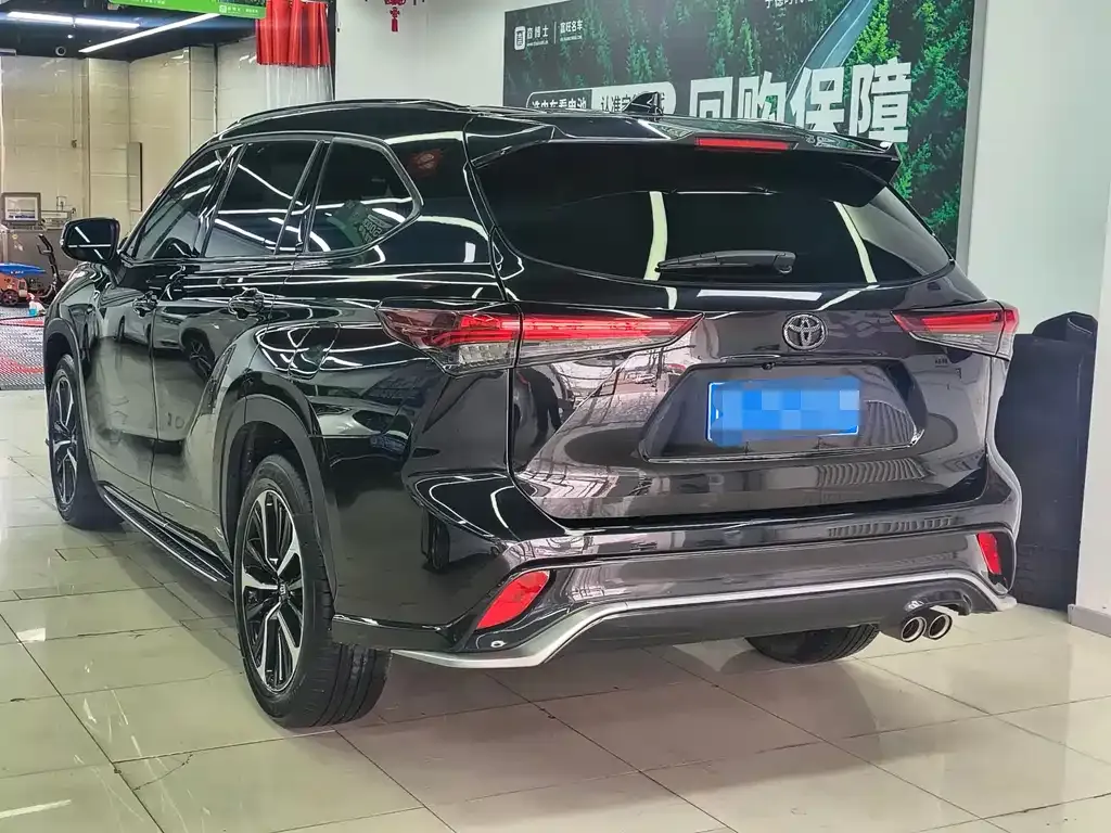 Toyota Crown Kluger 2023 из CN, фото 4