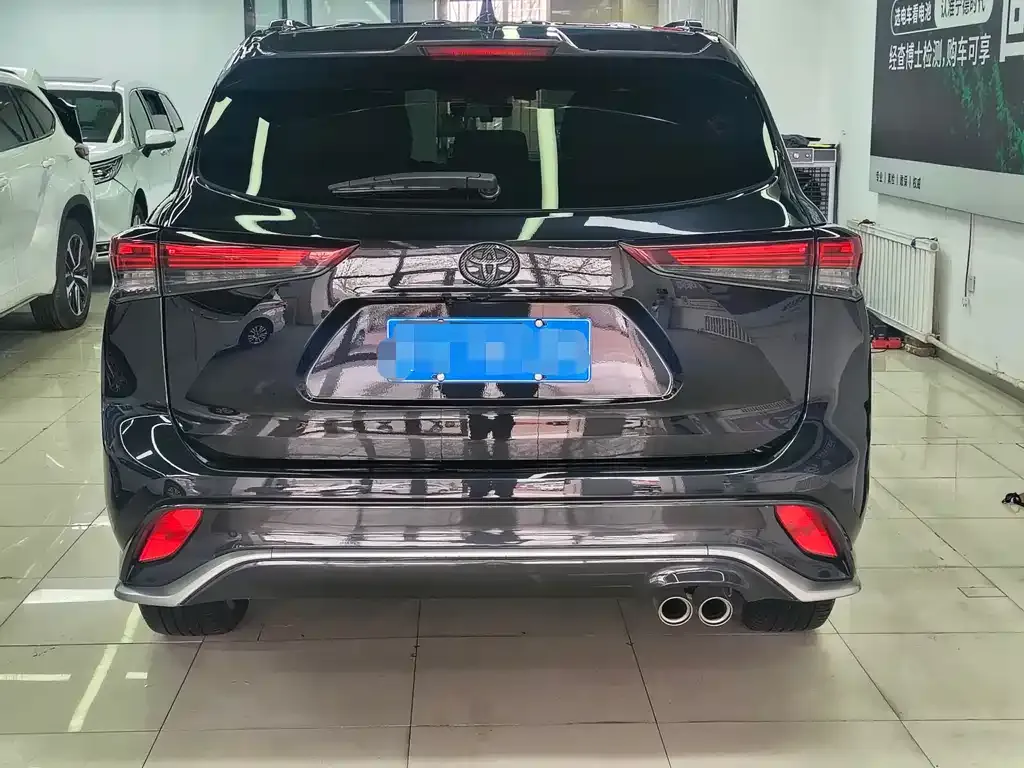 Toyota Crown Kluger 2023 из CN, фото 9