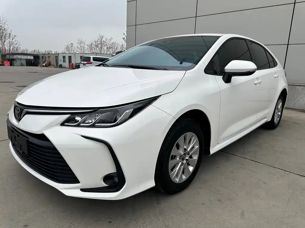Toyota Corolla — фото 1
