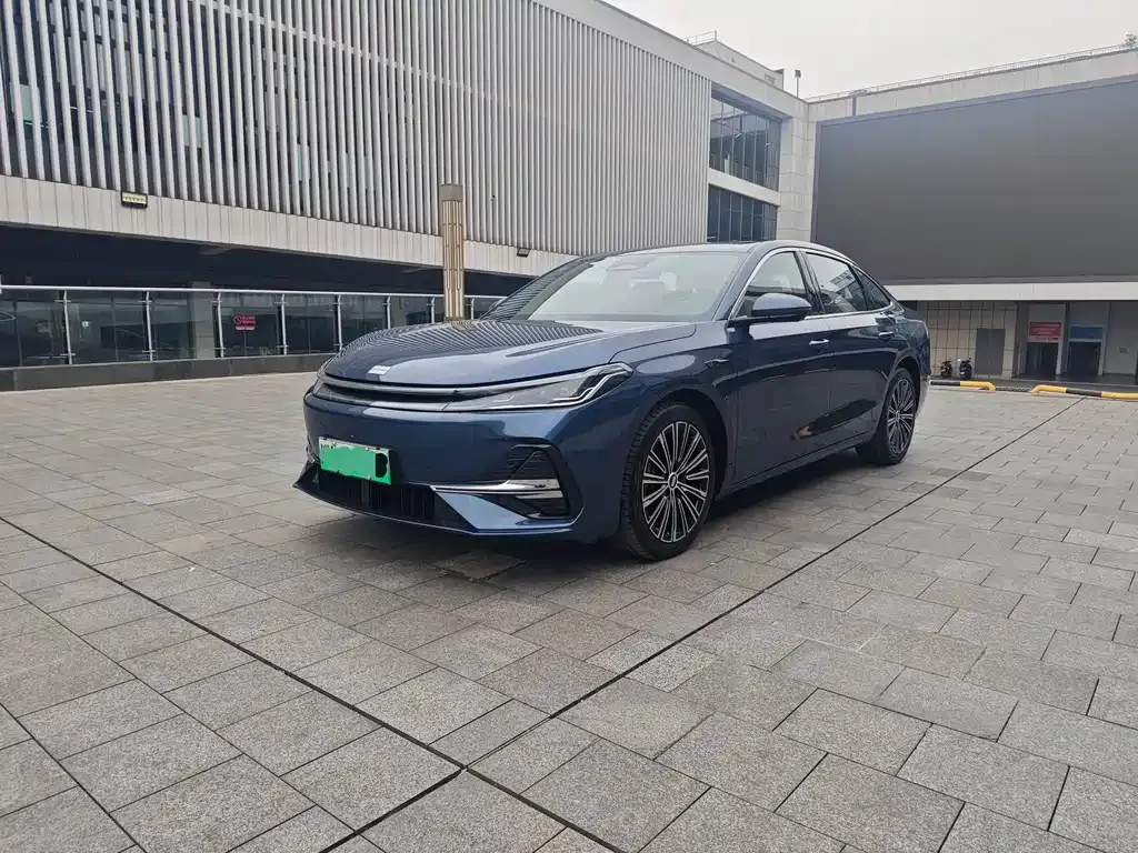 Geely Galaxy A7 — фото 1
