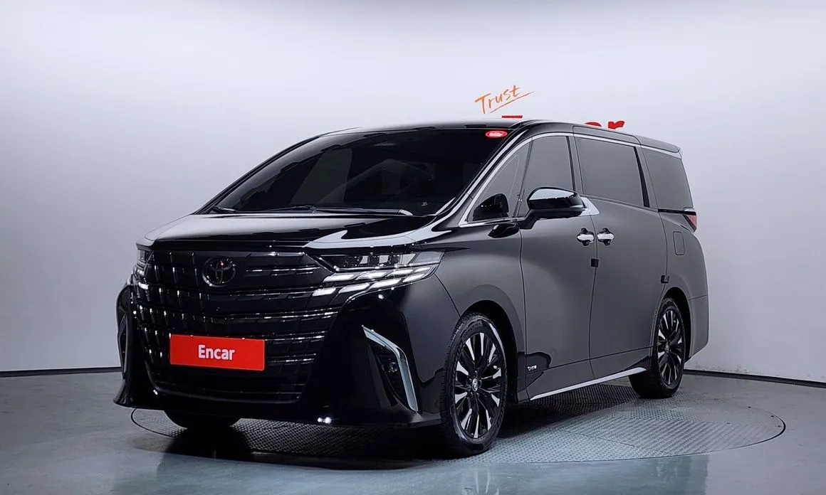 Toyota Alphard — фото 1