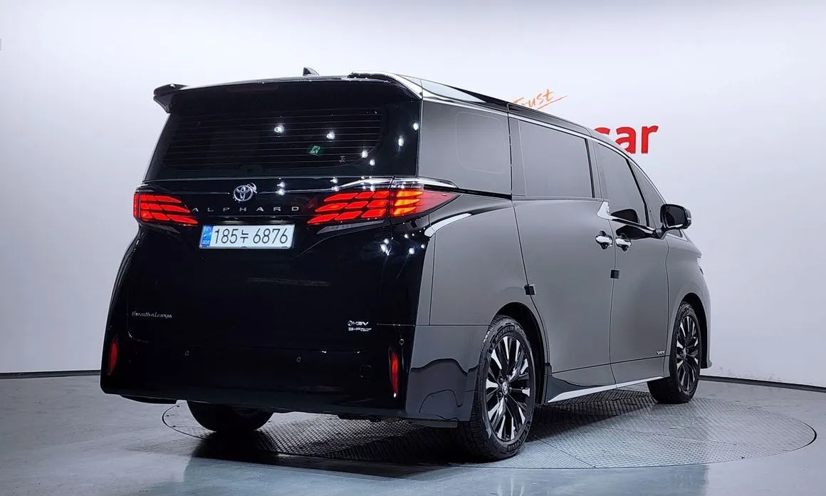 Toyota Alphard — фото 4