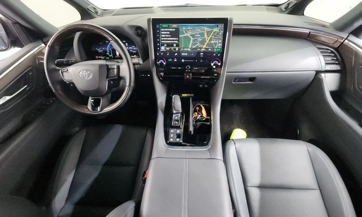 Toyota Alphard — фото 9