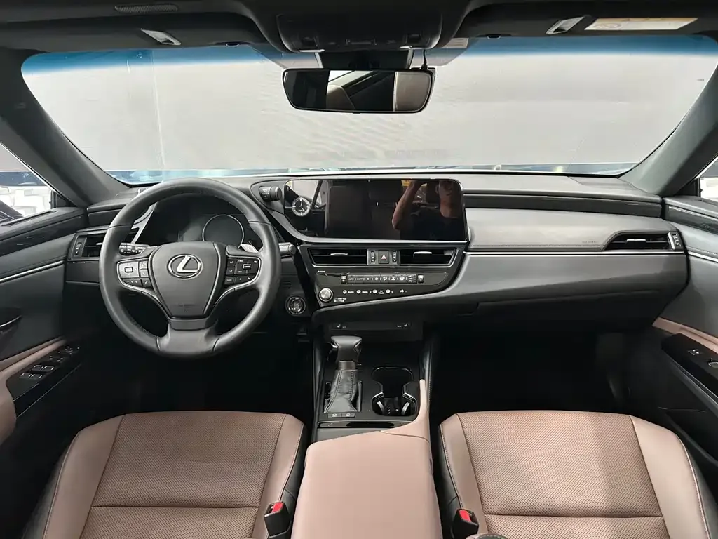 Lexus ES — фото 10