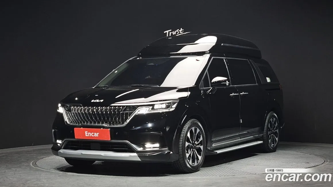 Kia Carnival Gasoline 4-Seater Hi-Limousine 1