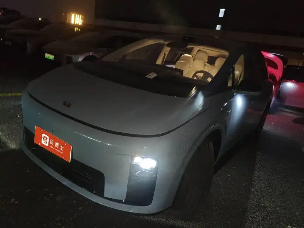 Li Auto i8
