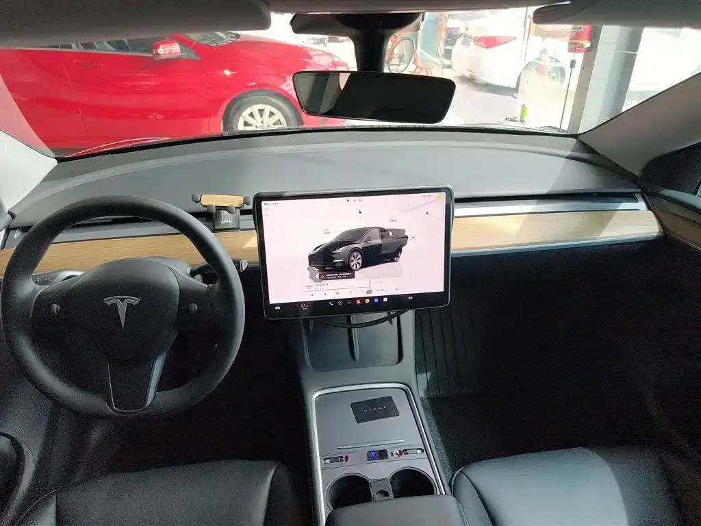 Tesla Model Y — фото 7