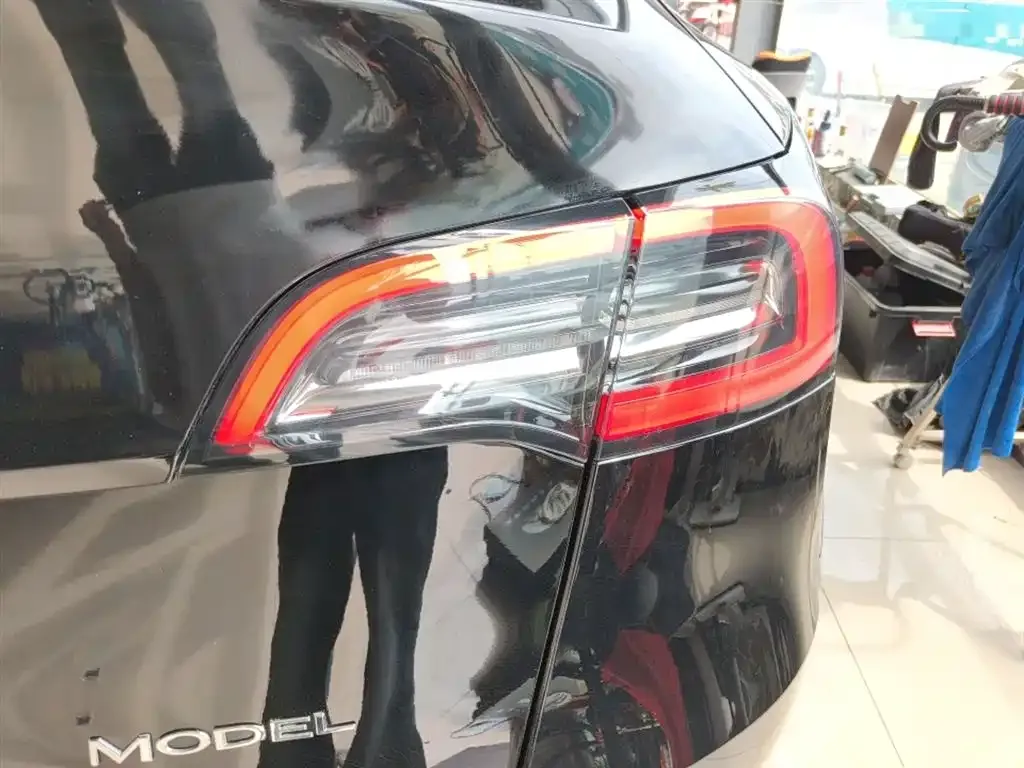 Tesla Model Y — фото 9