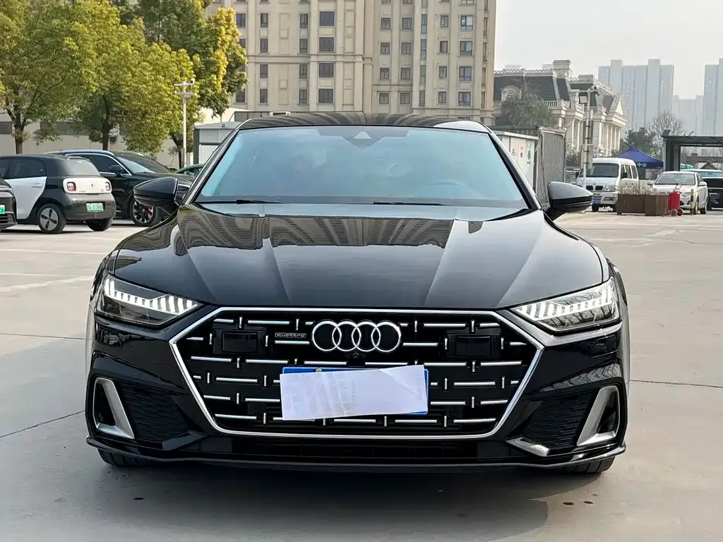 Audi A7L — фото 1