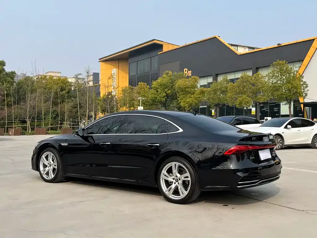 Audi A7L — фото 2