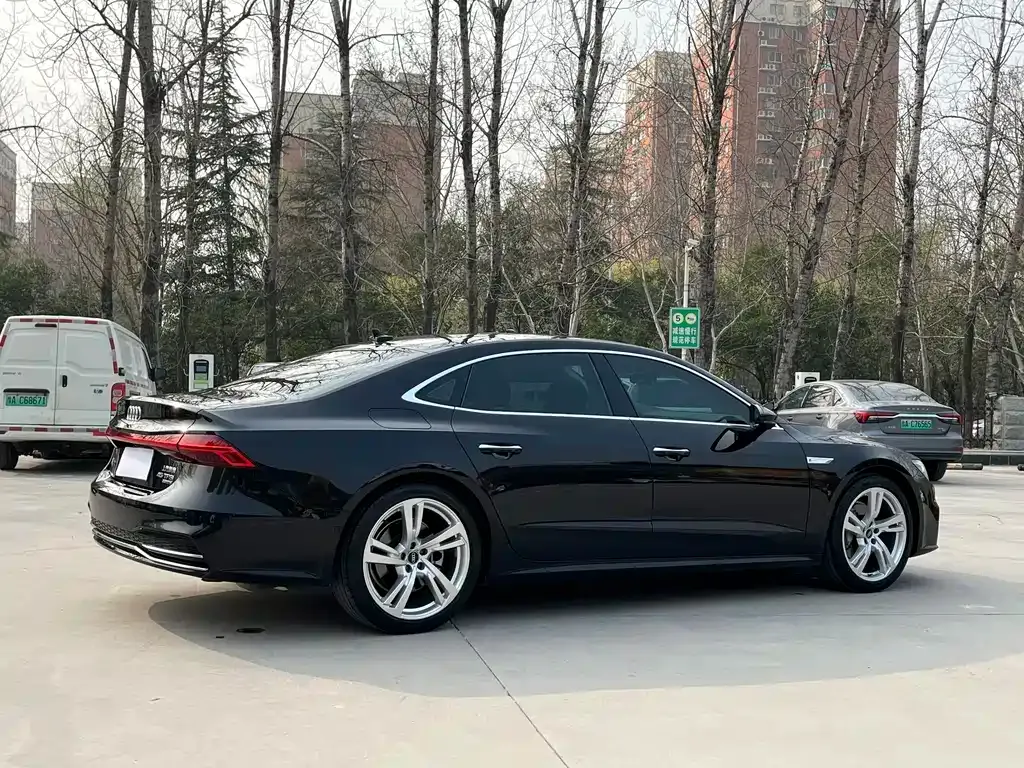 Audi A7L — фото 9