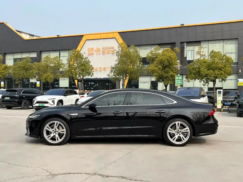 Audi A7L — фото 5