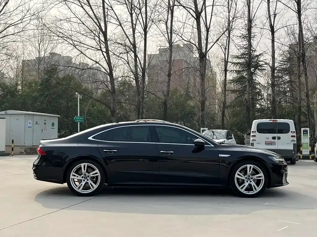 Audi A7L — фото 8