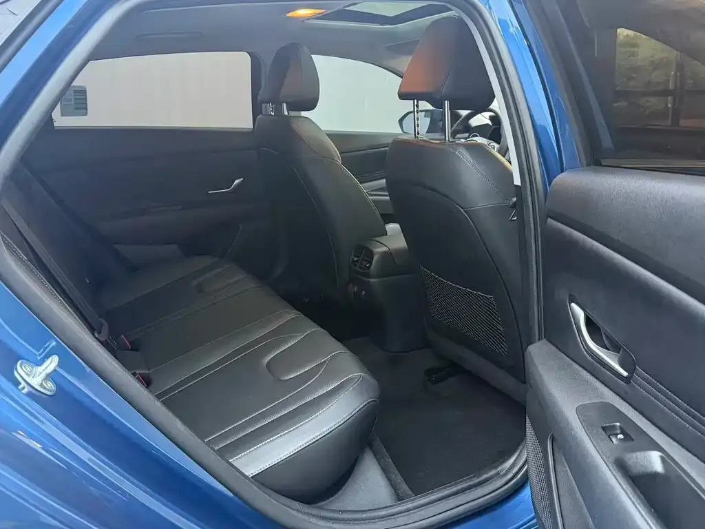 Hyundai Elantra — фото 10