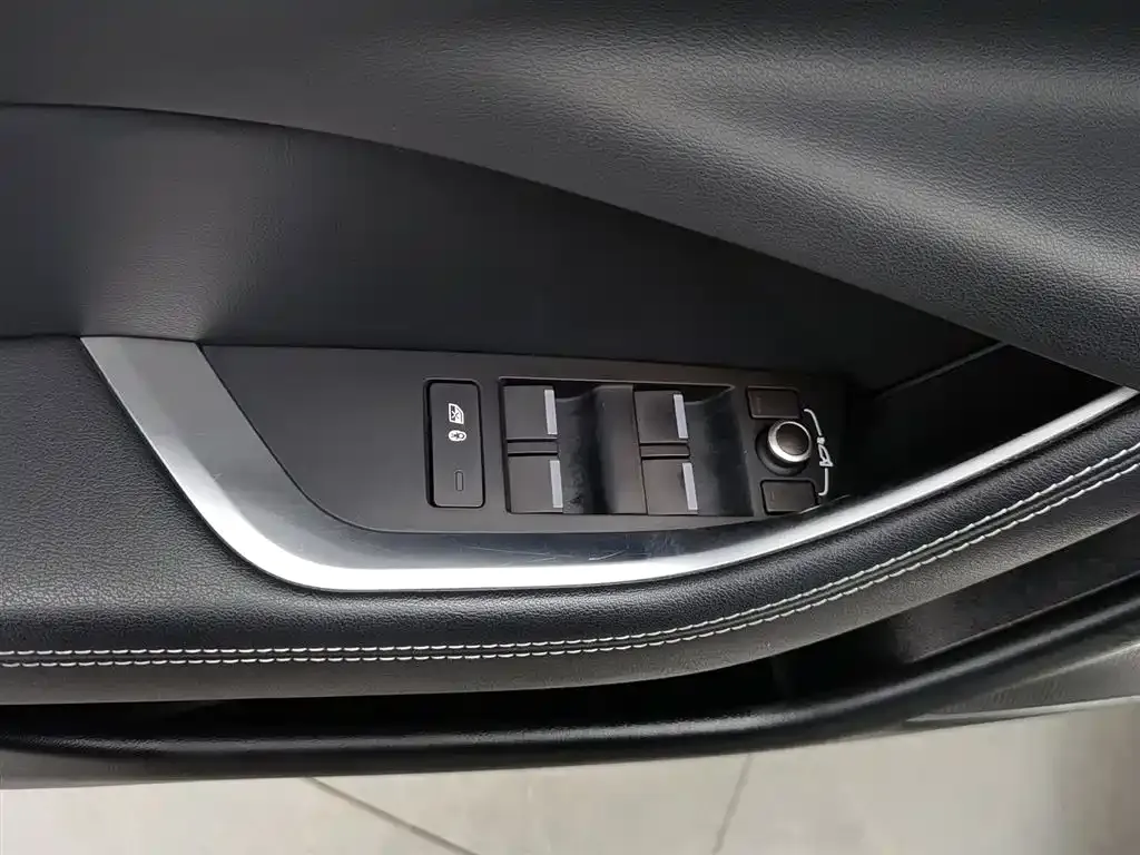 Jaguar XEL — фото 10