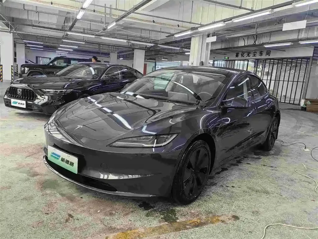 Tesla Model 3 — фото 1
