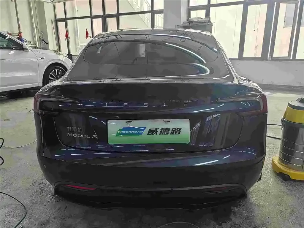 Tesla Model 3 — фото 3