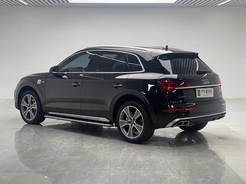 Audi Q5L — фото 10