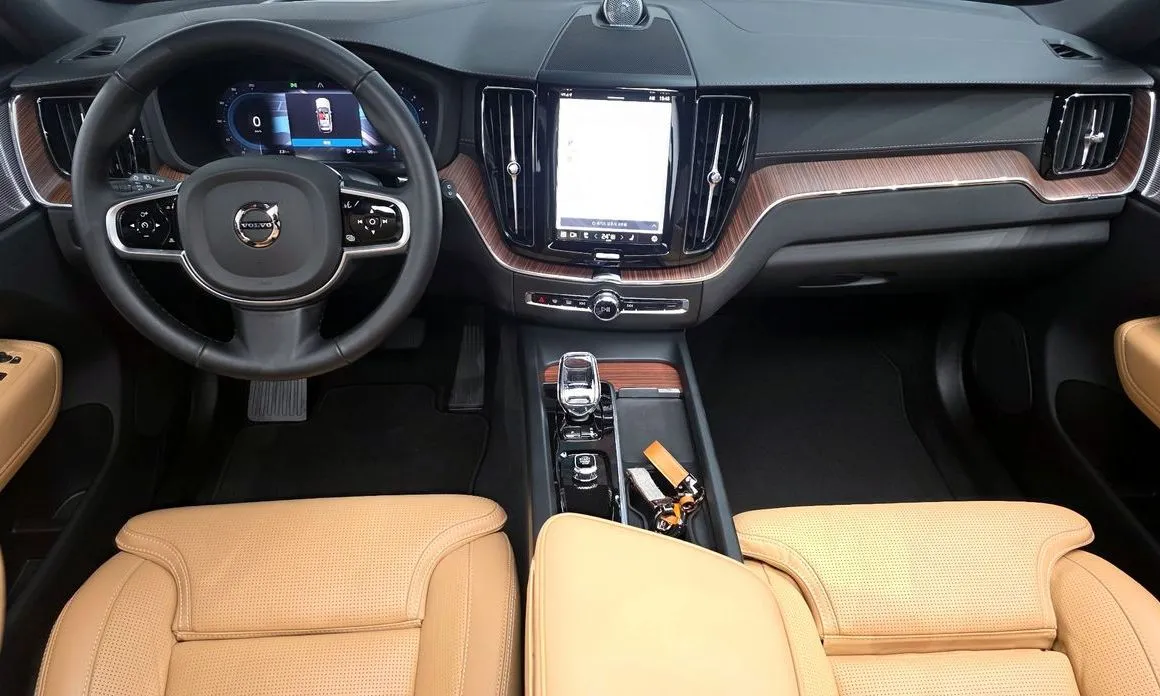 Volvo XC60 2025 из KR, фото 3