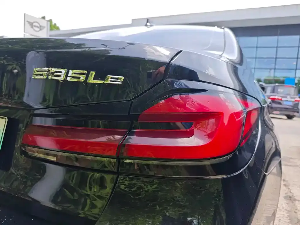 BMW 5 Series New Energy — фото 2