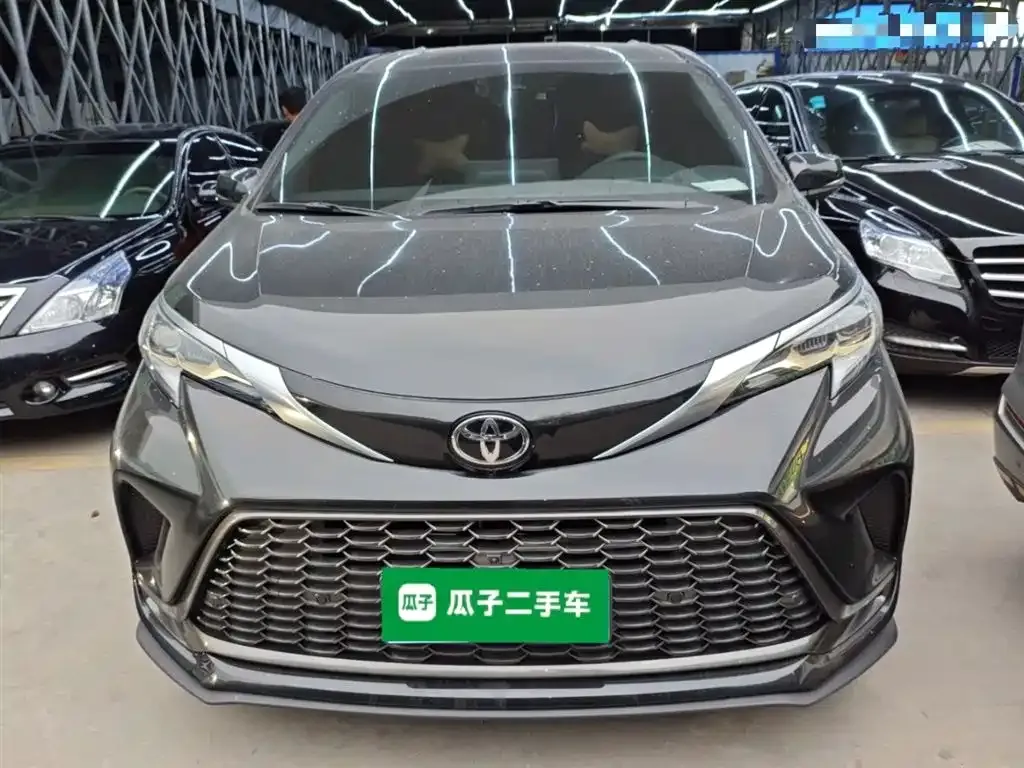 Toyota Granvia — фото 2