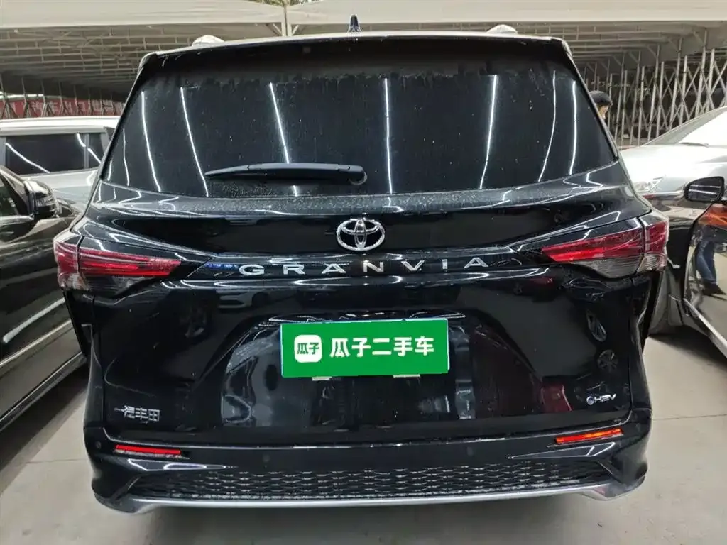 Toyota Granvia — фото 8