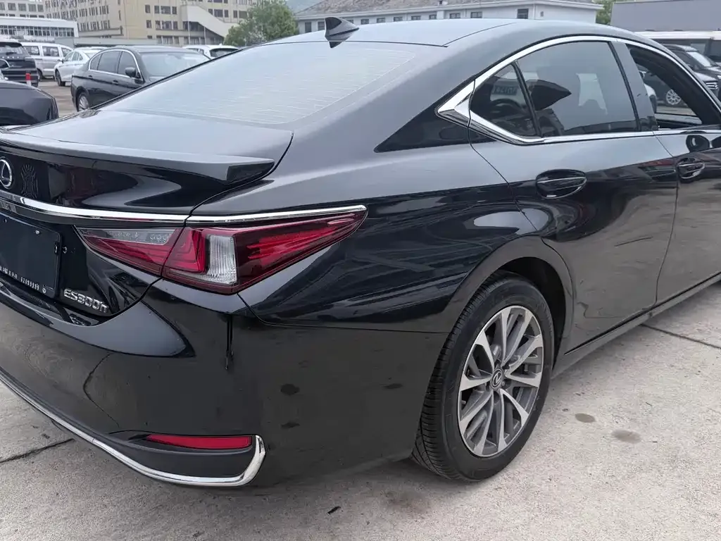 Lexus ES — фото 4
