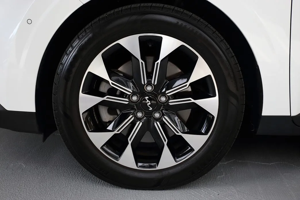 Kia Carnival — фото 10