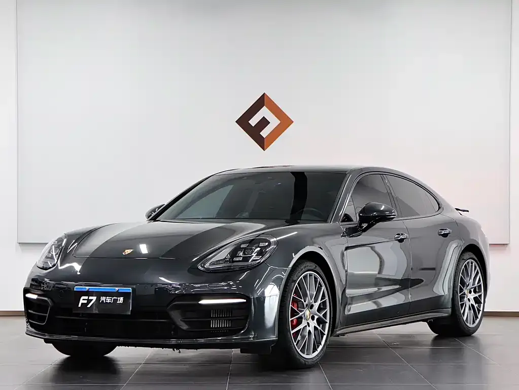 Porsche Panamera — фото 1