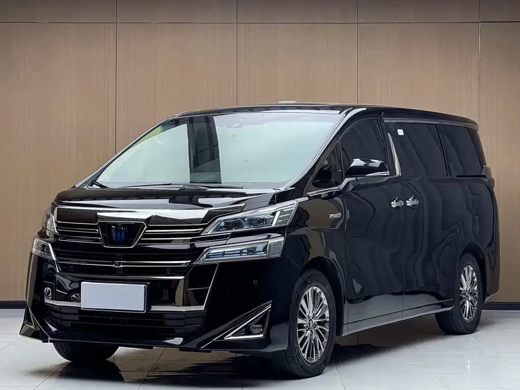 Toyota Vellfire — фото 1