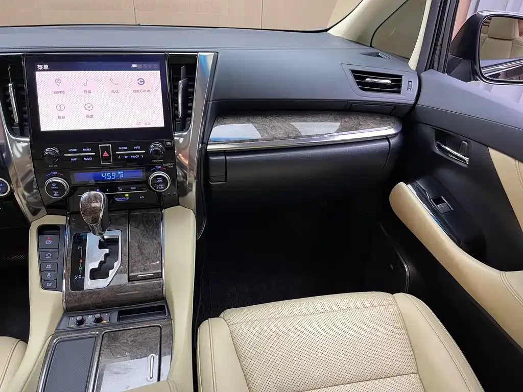 Toyota Vellfire — фото 8