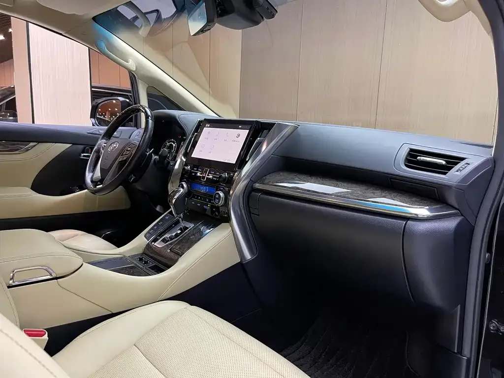 Toyota Vellfire — фото 6