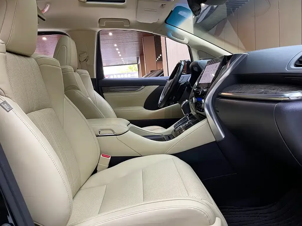 Toyota Vellfire — фото 9