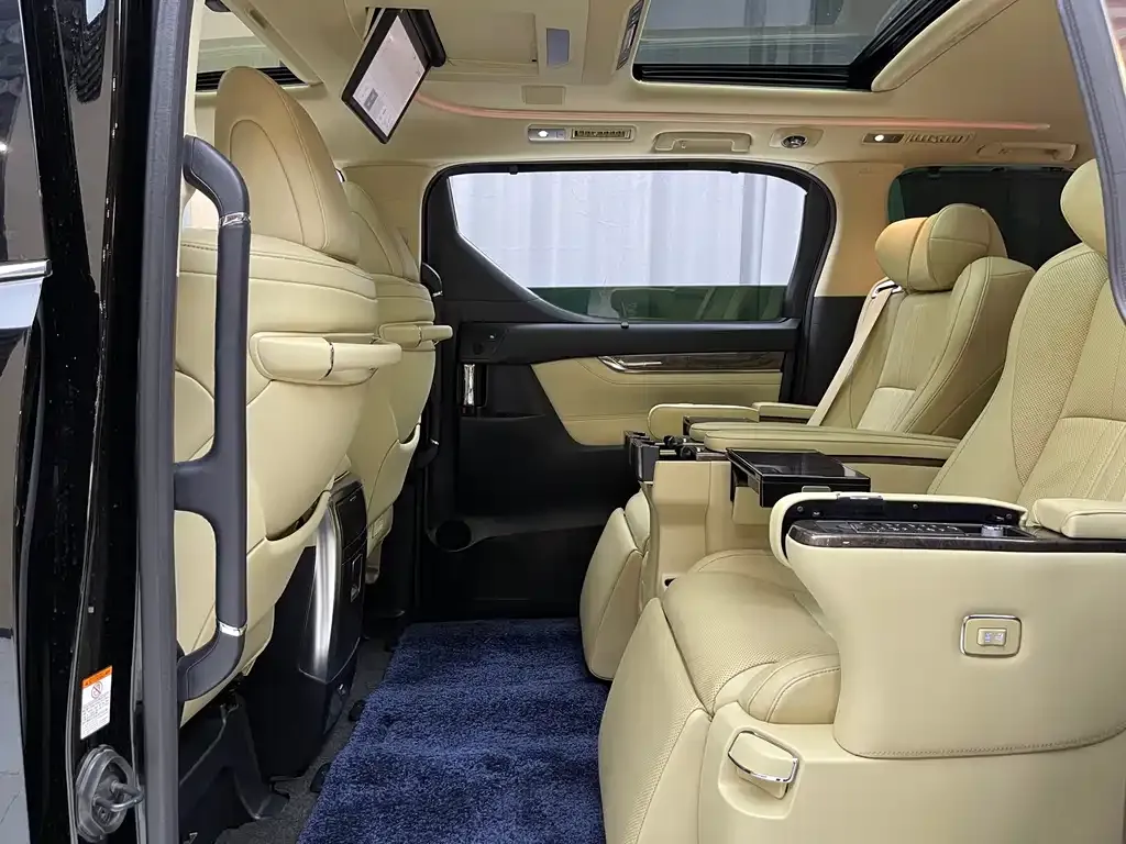Toyota Vellfire — фото 7