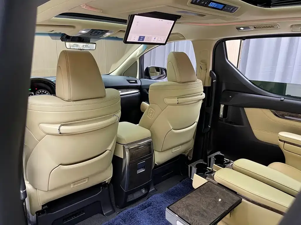 Toyota Vellfire — фото 2