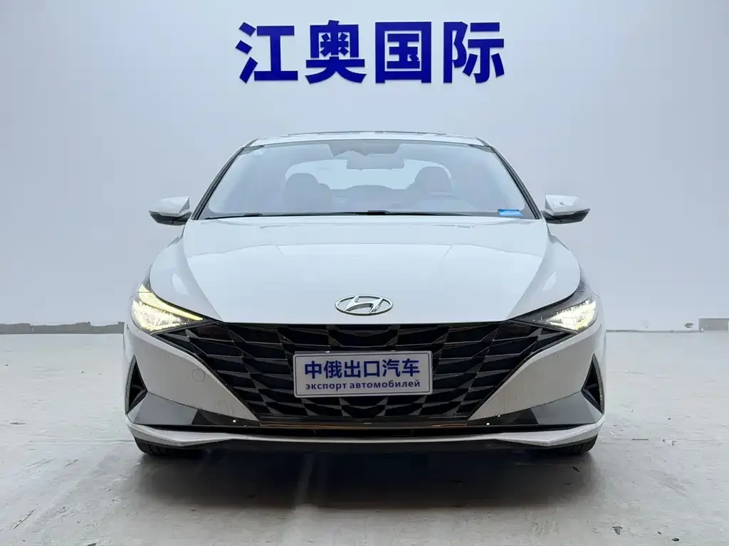Hyundai Elantra — фото 2