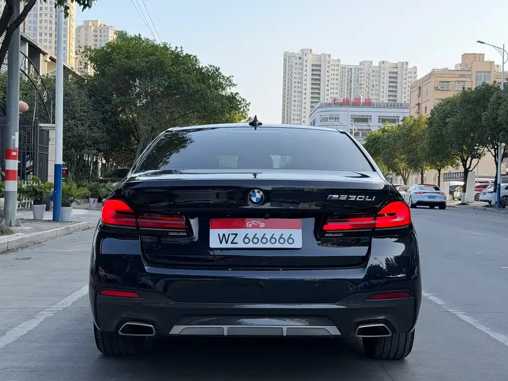 BMW 5 Series — фото 8