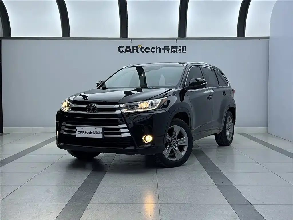 Toyota Highlander — фото 1