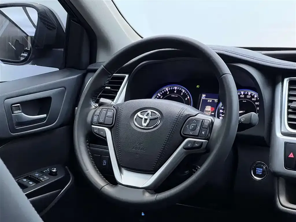 Toyota Highlander — фото 4