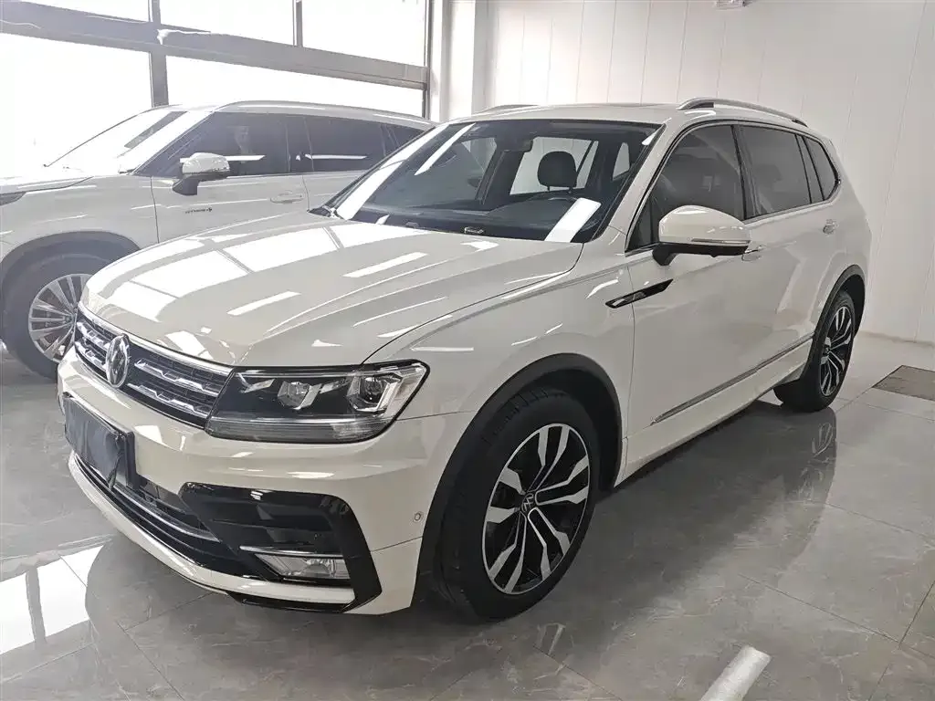 Volkswagen Tiguan L — фото 5