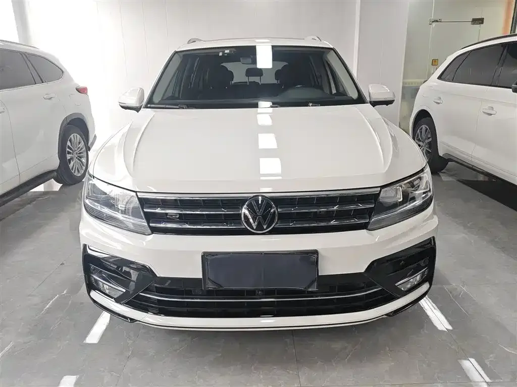 Volkswagen Tiguan L — фото 4