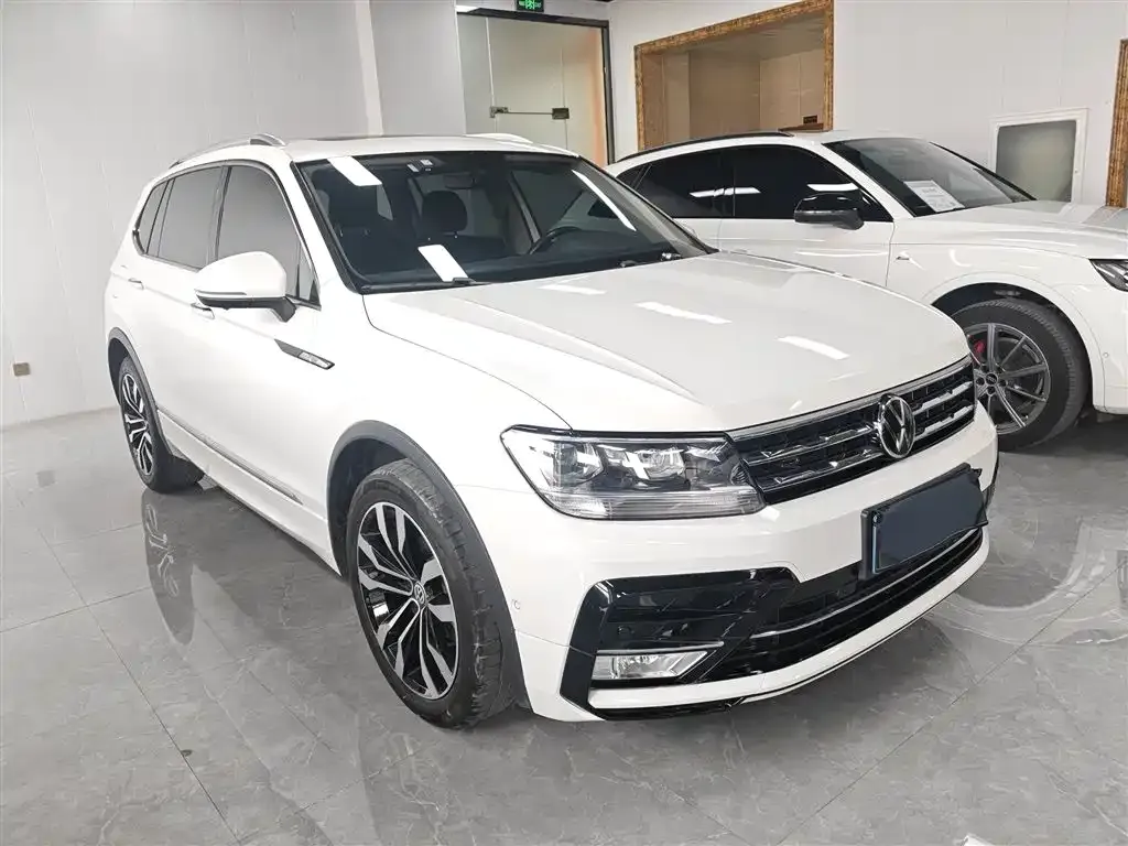 Volkswagen Tiguan L — фото 3