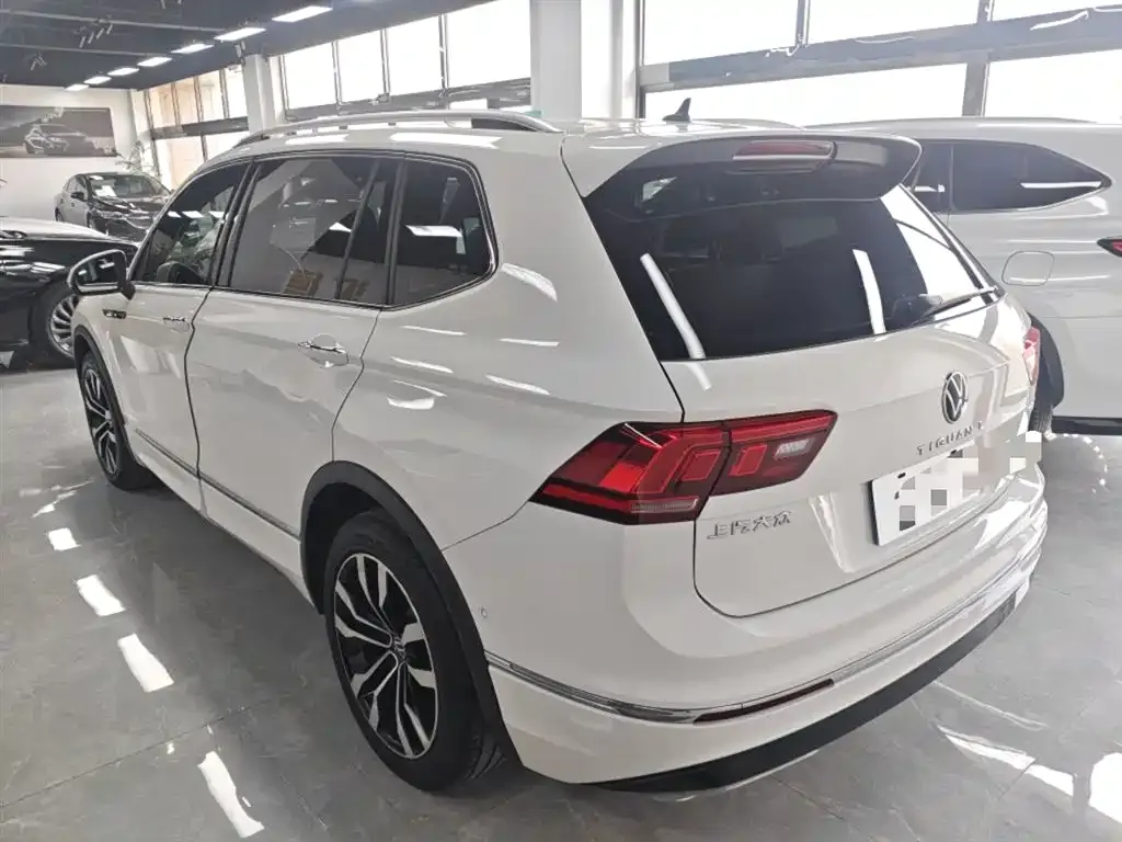 Volkswagen Tiguan L — фото 9