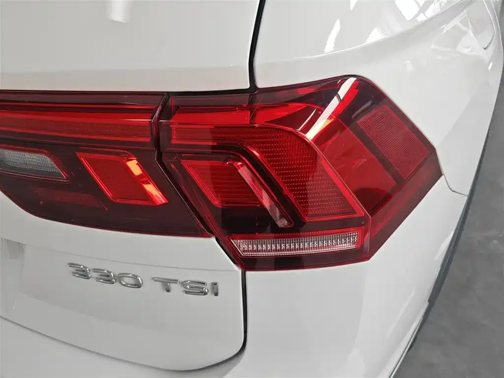 Volkswagen Tiguan L — фото 2