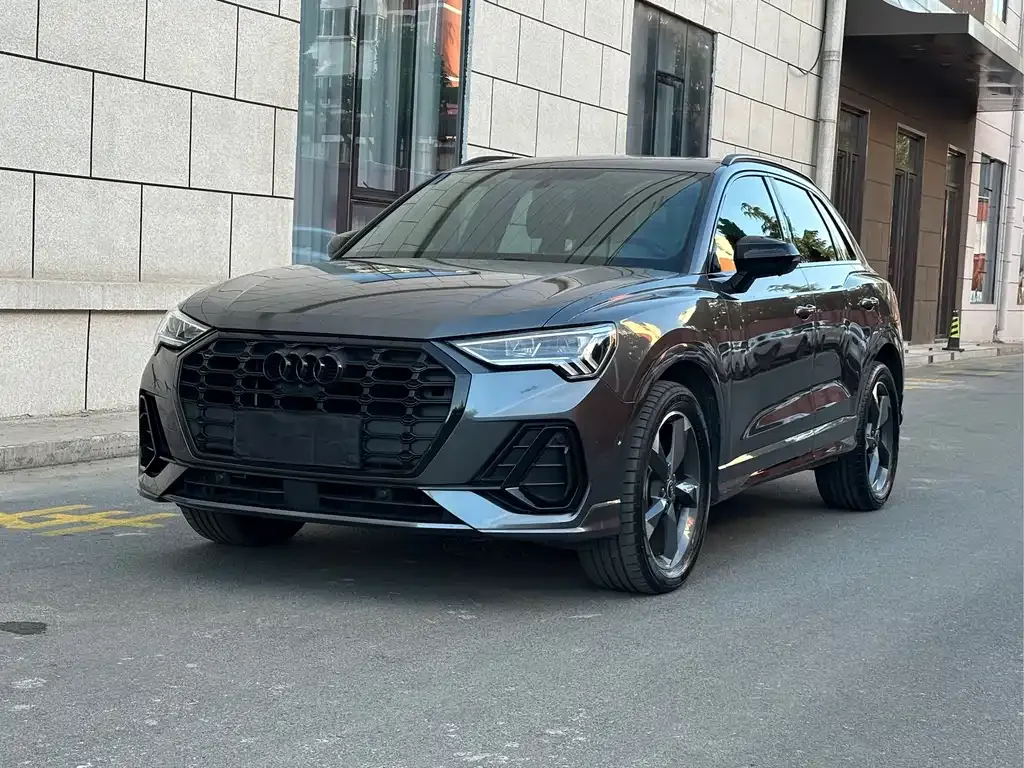 Audi Q3 — фото 1