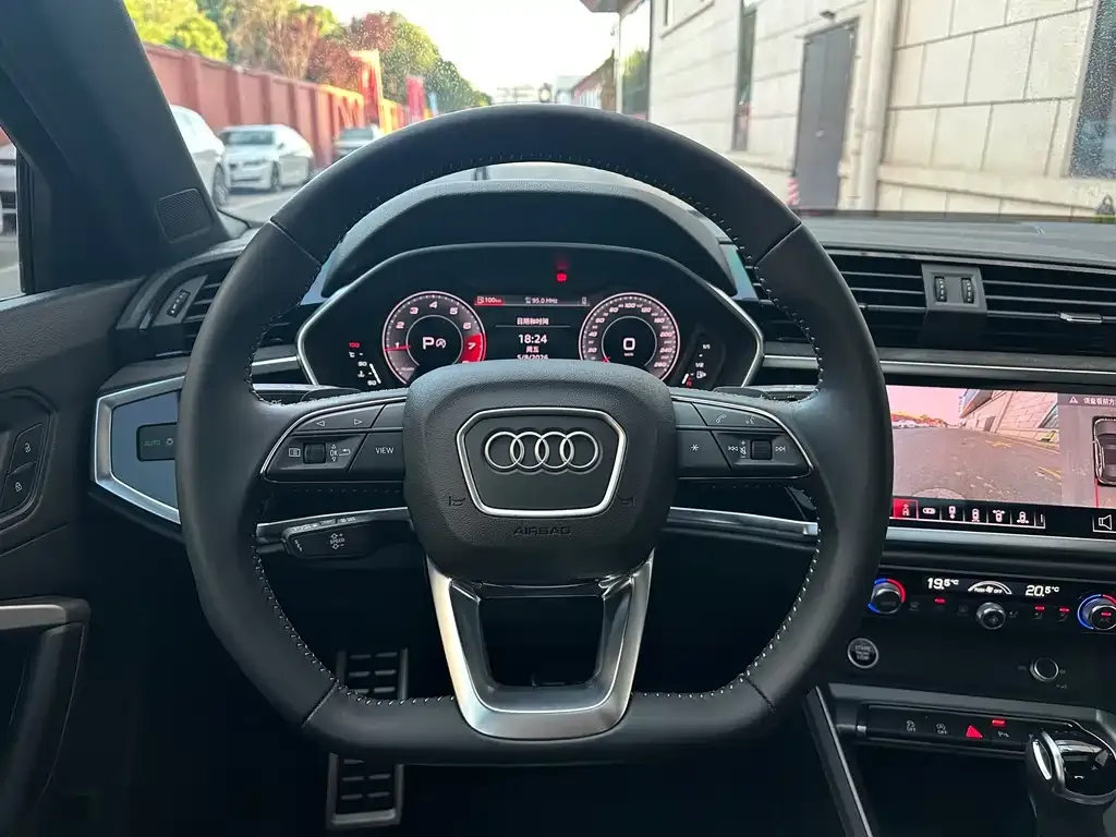 Audi Q3 — фото 8