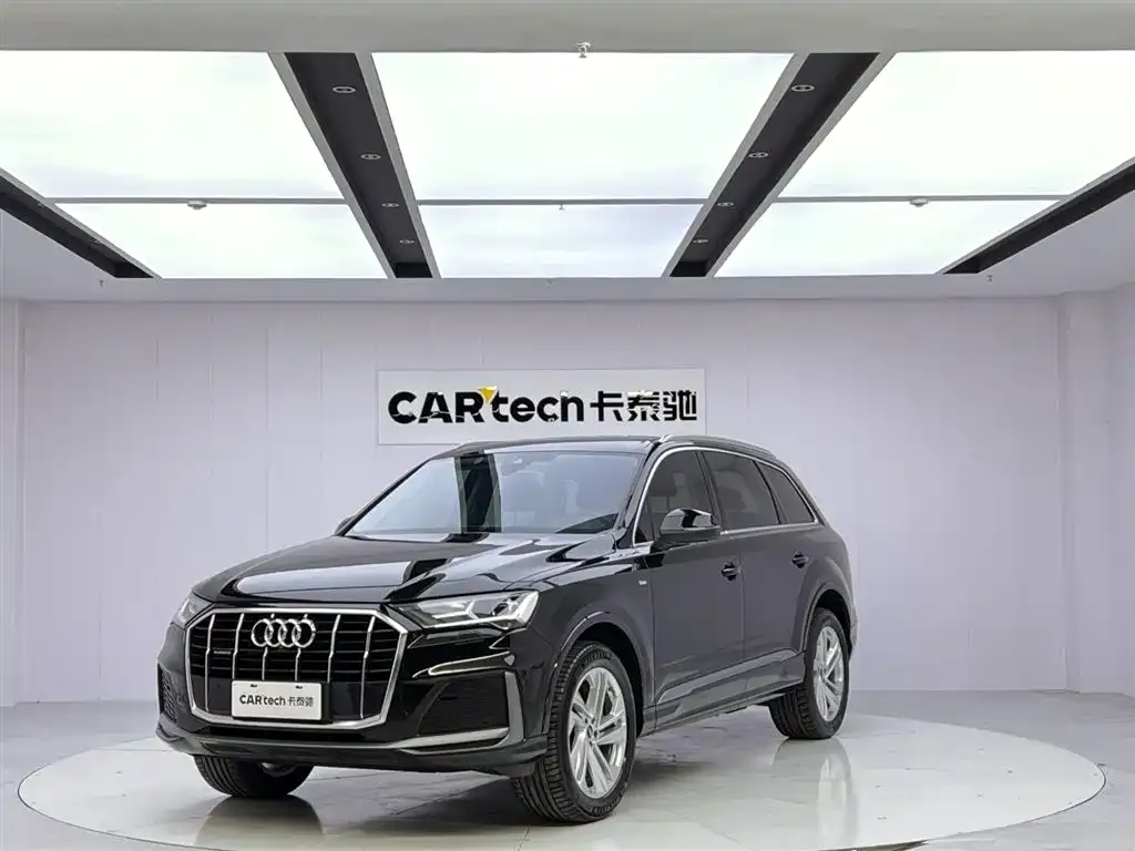 Audi Q7 — фото 1