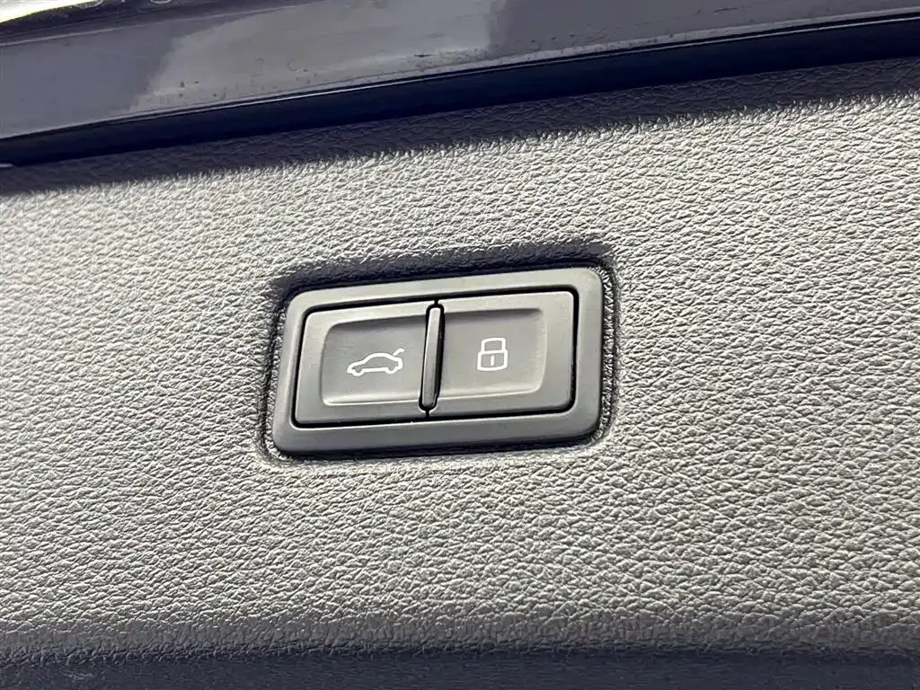 Audi Q7 — фото 10