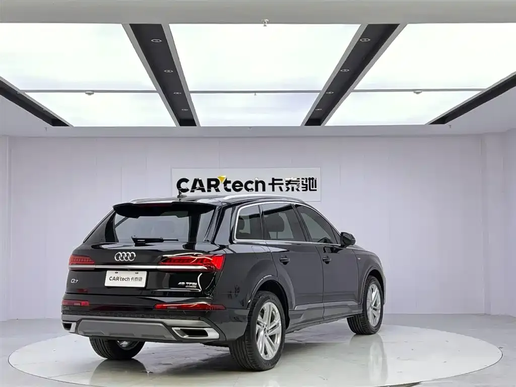 Audi Q7 — фото 5