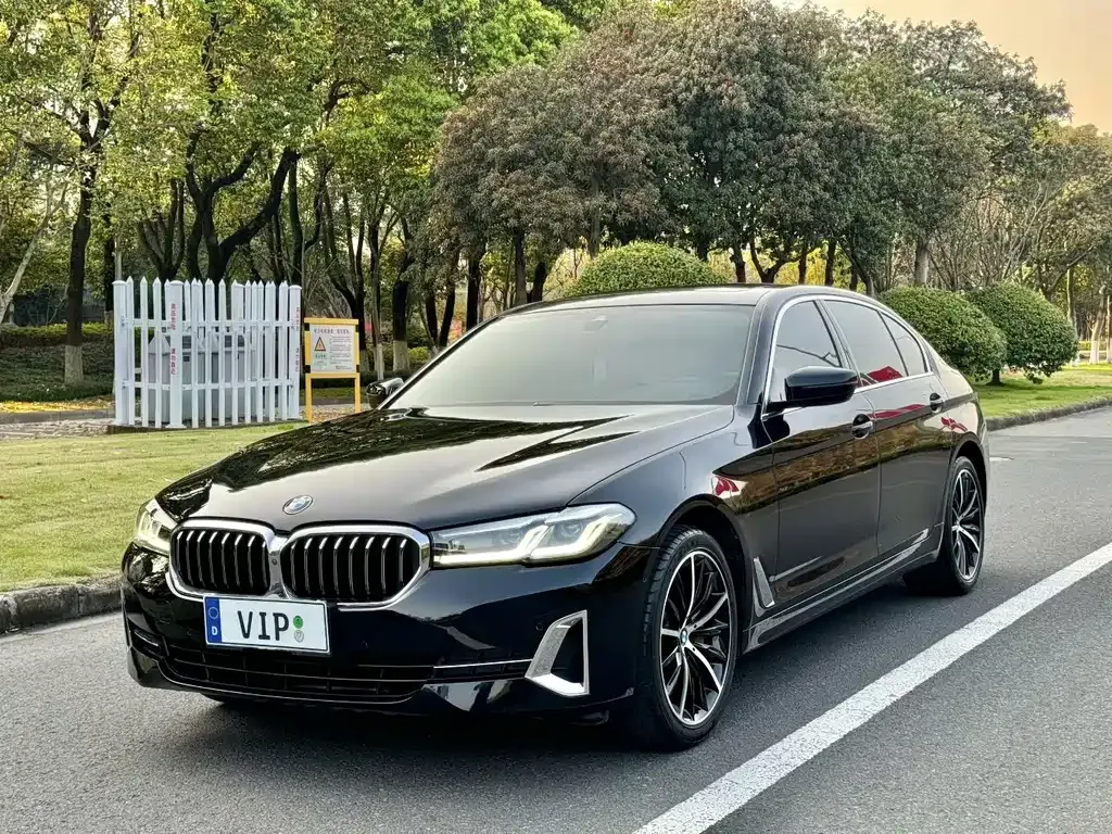 BMW 5 Series — фото 1